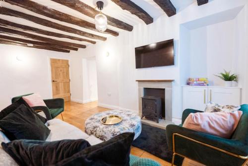 Pickering Apartment | Host & Stay - Iris Cottage