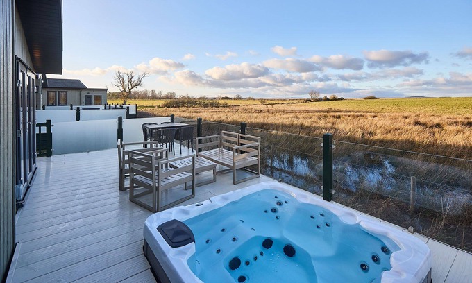 Low Gate Ski Chalet | Host & Stay | Juniper Deluxe Lodge