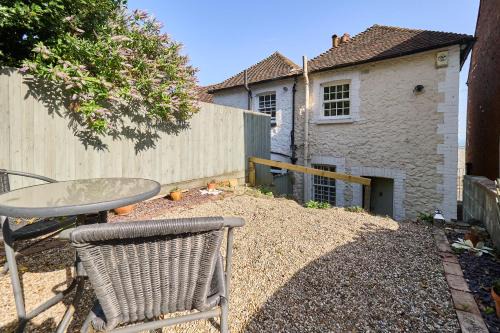 Hythe House | Host & Stay - Old Stone Cottage