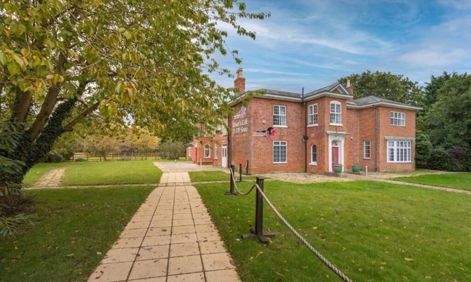 Fritton Apartment | Host & Stay | Redwings Sanctuary Rooms