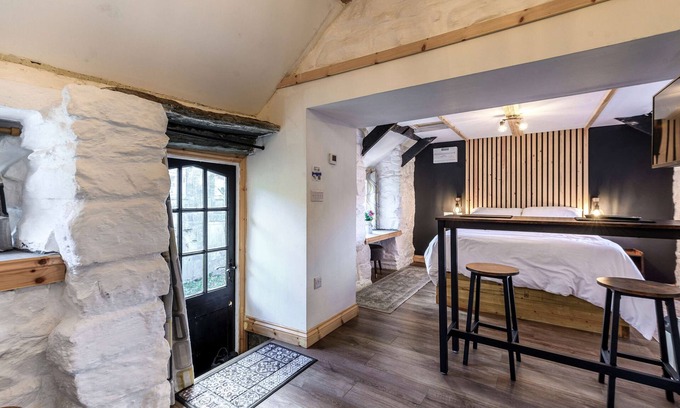 Bronaber Apartment | Host & Stay | The Hideaway