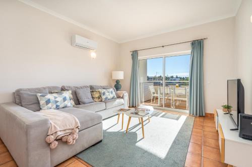Porto de Mos Apartment | Host Wise - Bright & Stylish Lagos Flat with Pool