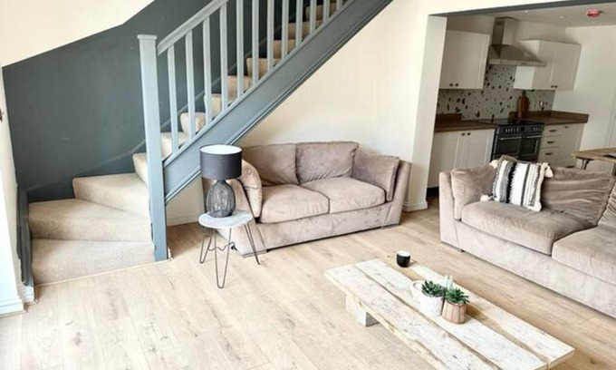 Stroud House | Hosta House