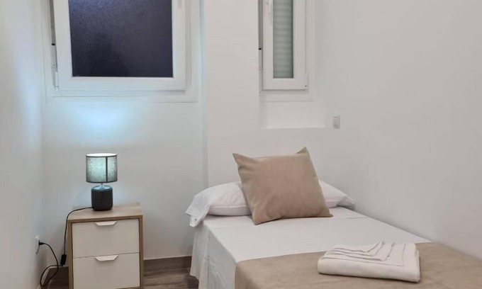 Torrejon de Ardoz Hostel | Hostal Las Fronteras