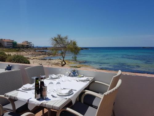 Colonia Sant Jordi Bed & Breakfast | Hostal Restaurante Playa