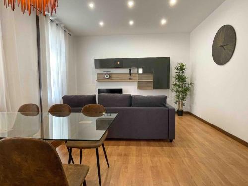 Hostafrancs Apartment | Hostourist Fira Plaza España 3 rooms