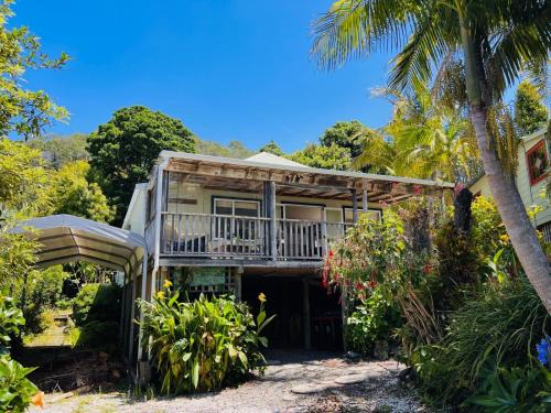 Hahei House | Hosts on the Coast Grange Cottage