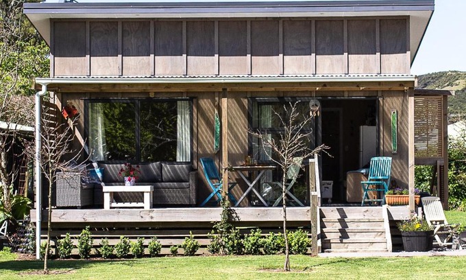 Whitianga House | Hosts on the Coast River Cottage
