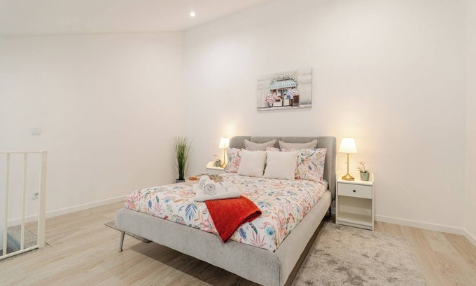 Paranhos Apartment | HostWise - Charming Mezzanine Studio