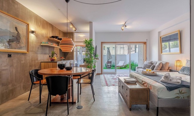 Leixões Apartment | HostWise – Modern Flat w/Terrace | Near the Beach