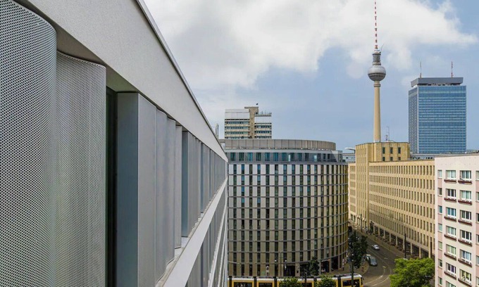 Mitte Hotel | Hot Breakfast | Business Center | 2 Comfortable Rooms Near Alexanderplatz