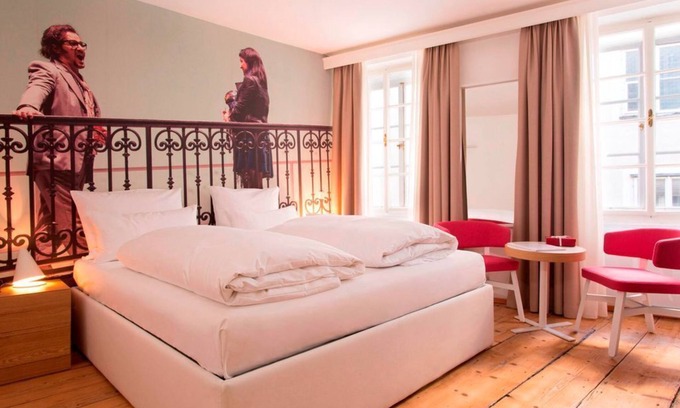 Altstadt House | HOT DEAL Premium Double Room Single Use - Small Luxury Hotel Goldgasse