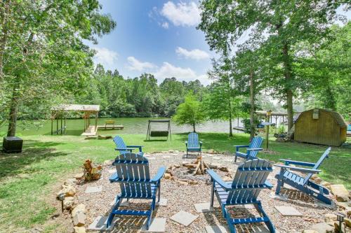 Mid America House | Hot Springs Retreat with Private Dock and Hot Tub!
