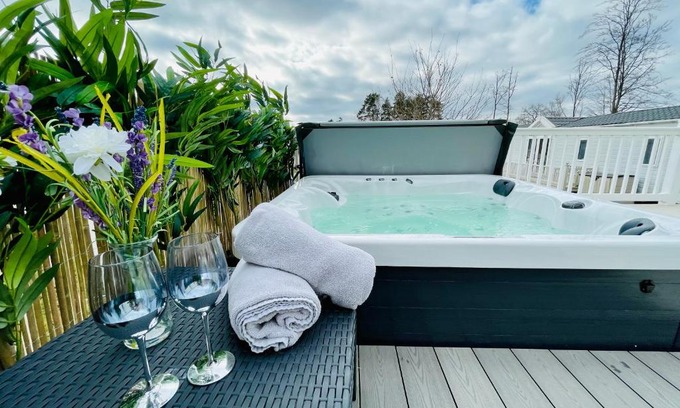 Swarland House | HOT TUB 5 Birch Creek