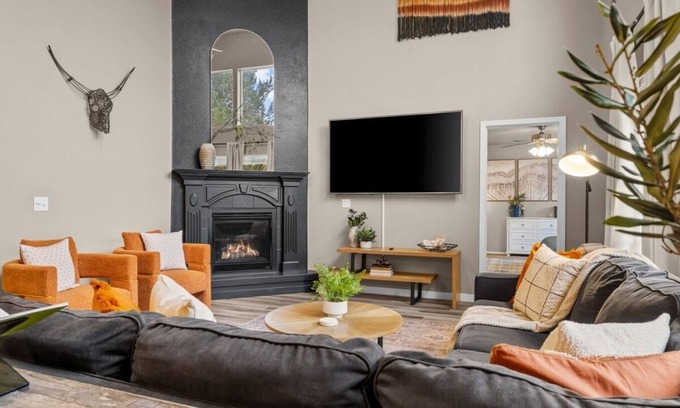 Southwest Ada County Alliance House | Hot Tub- 7 Bedrooms-Idaho Themed