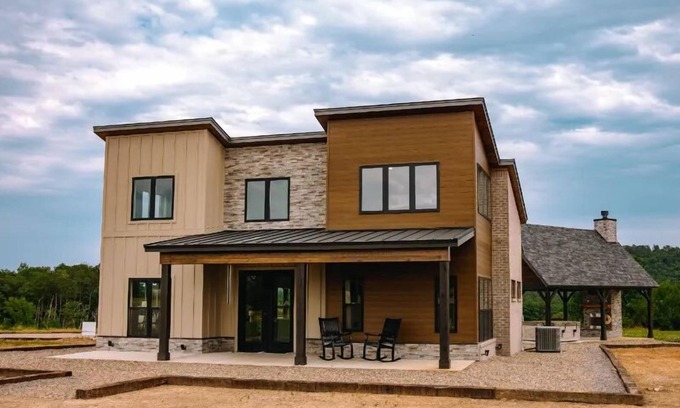 Pine Ridge House | Hot Tub- 75 Acres- Hollyview360-Lagom