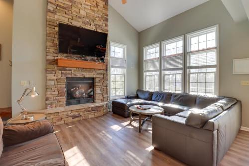 Lake Harmony House | Hot Tub and Community Perks Big Boulder Lake Escape