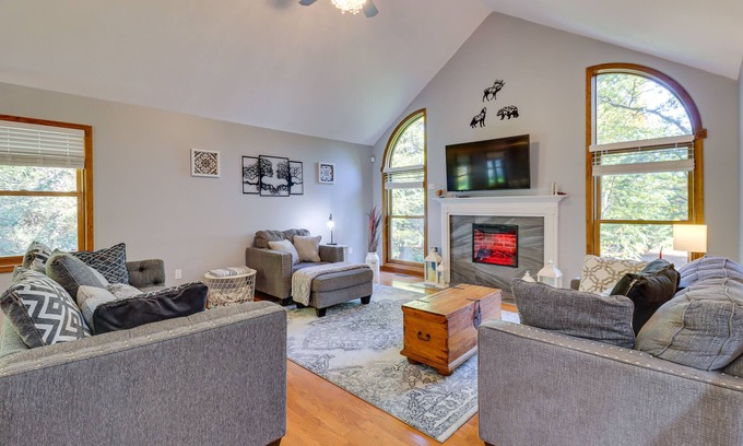 Reeders House | Hot Tub, Deck & Game Room: Spacious Poconos Escape