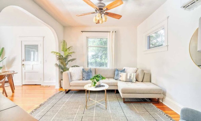 King House | Hot Tub Fast WiFi AC | King Neighborhood Gem