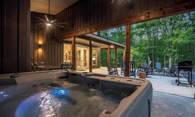 Mount Ida Cabin | Hot Tub, Fire pit, Games, Crystals, Hiking & More-Lake Ouachita's Luxury Retreat