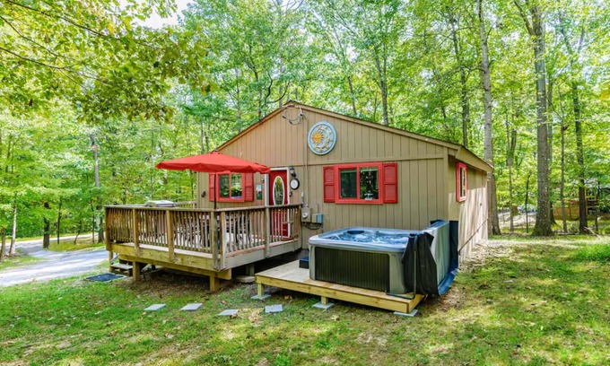 The Woods Cabin | Hot Tub, Fire Pit, Grill, Deck w/Resort Amenities