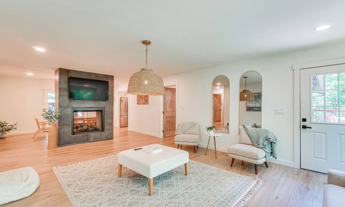 Hemlock Hills House | Hot Tub + Fire Pit: Peaceful Gatlinburg Getaway!