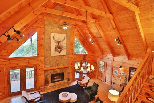 Waynesville House | Hot Tub, Fire Pit, Views, Starlink Wi-fi