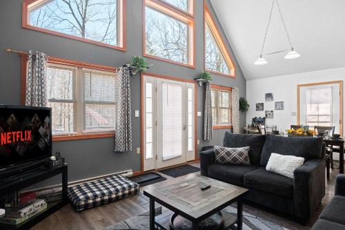 Pocono Lake Ski Chalet | Hot Tub Fire-place Game Room Arrowhead Lake
