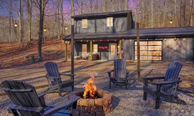 Laurelville House | Hot Tub~Firepit~Axe Throw~Near Ash, Old man’s cave, Cedar falls