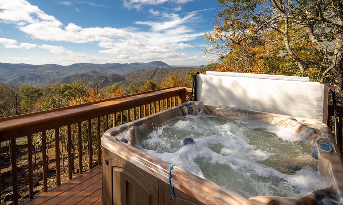 West Jefferson Cabin | Hot Tub + Fireplace = The Perfect Sept Getaway @ Above The Clouds