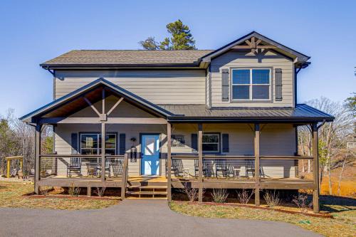 Sevierville House | Hot Tub, Fireplace and Views Sevierville Retreat!
