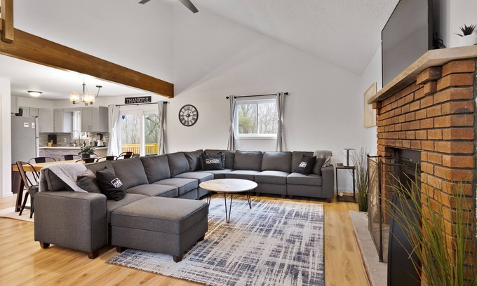 Albrightsville Cottage | Hot tub/Game Room: Relax & Unwind @ Zara’s Cottage