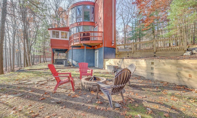 Bushkill House | Hot Tub-Game Room-Fire Pit-Amenities+More!