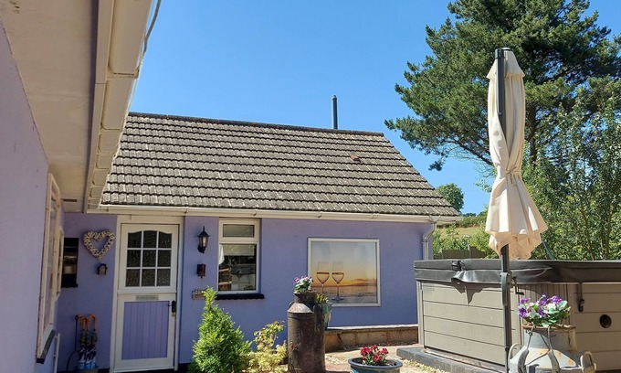 Hemyock House | Hot Tub Hideaway - luxury romantic getaway in stunning countryside. Pet friendly