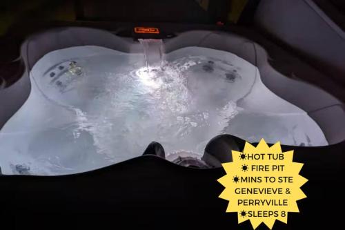Saint Mary House | Hot Tub Hideaway Near Ste Genevieve