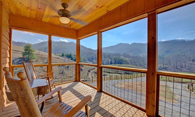 Marshall Cabin | Hot Tub, Hiking & Farm Stay + Biltmore Pass | Cozy Cabin w/Cattle Views