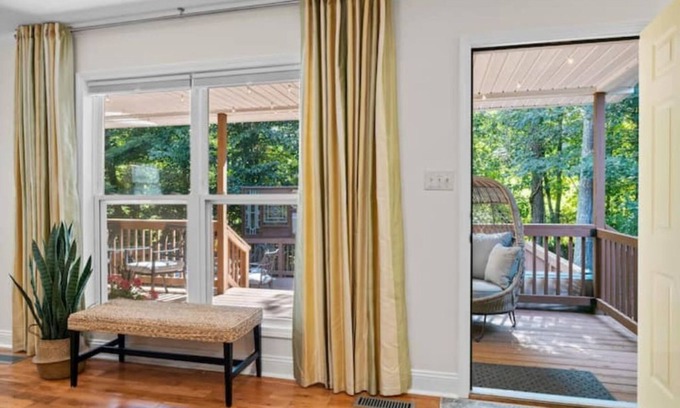 Weaverville House | Hot Tub-King Bed-Large TV and Family Room-Well stocked-15 min to Dt Asheville