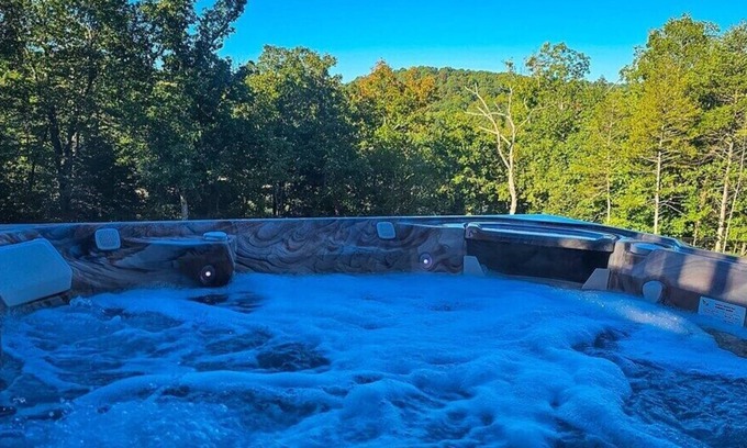 Eureka Springs House | Hot Tub + Lake Access + Kayaks/boards + Firepit