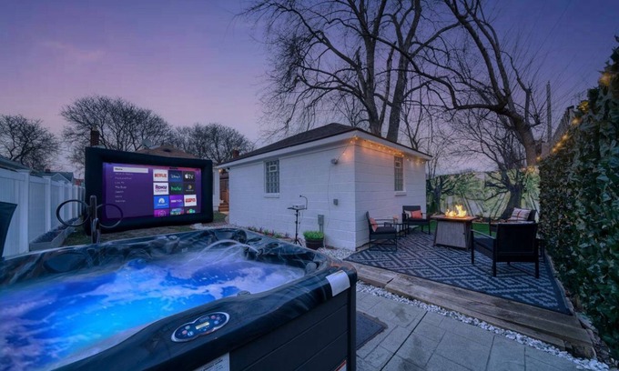 Ferndale House | Hot tub + Luxury cozy home + Fire pit + Game Room + Pool Table