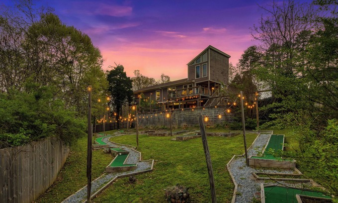 Kodak House | Hot Tub & Mini Golf: Mtn-View Haven in Kodak!