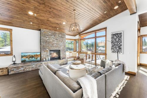 Truckee House | Hot Tub Mountain Views 10 mins to Northstar