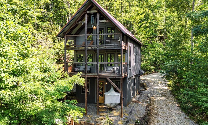 Old Fort Cabin | Hot Tub & Mtn Views: Modern Old Fort Hideaway!