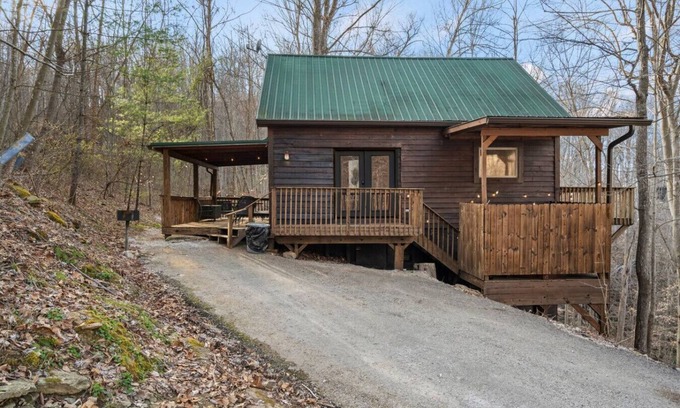 Stanton Apartment | Hot Tub, No Pet Fee, Prime Location - Beary Cozy