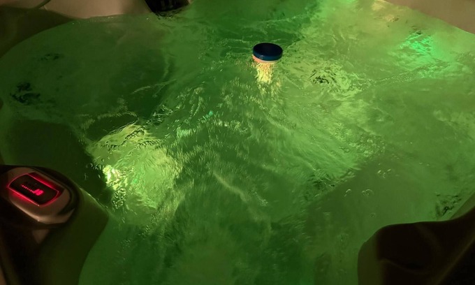 Southeast Edmonton House | Hot Tub| Patio| Netflix|Games|Central AC|Sleeps 8