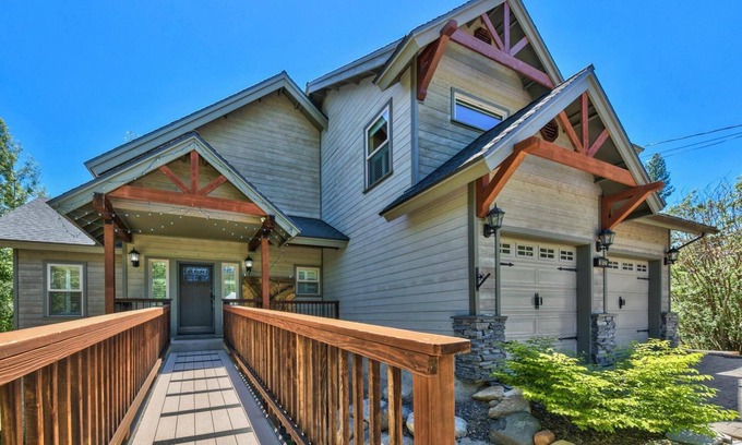 South Lake Tahoe Cabin | Hot Tub, Pet Friendly, 3 game rooms, Walk to Trailhead