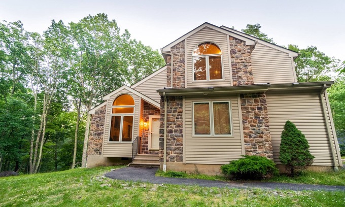 Bushkill House | Hot Tub, Pool, Game Room, Arcades and much more