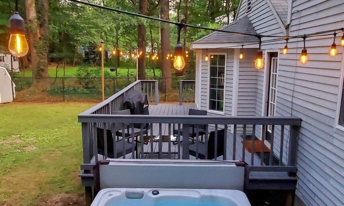 Saratoga Springs House | Hot Tub/Pool Table- Hidden Gem of Saratoga Springs