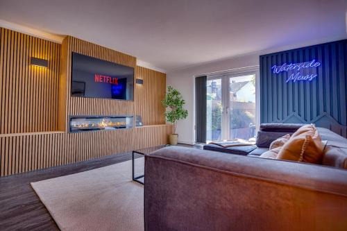Cleethorpes House | Hot Tub, Private Parking, King Bed, Beach luxury