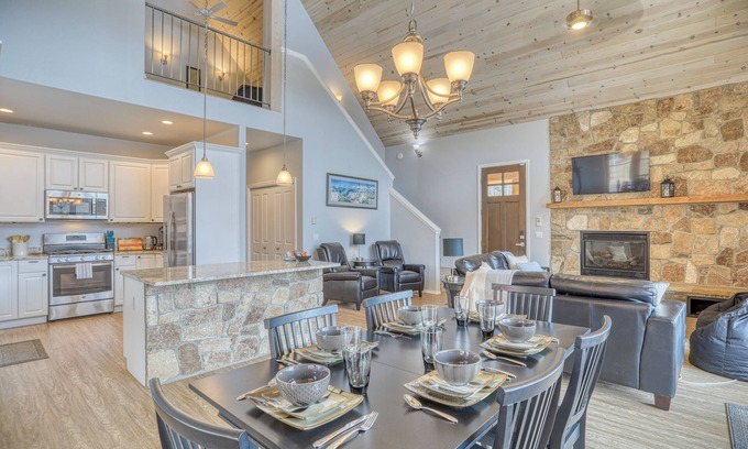 San Juan River Village House | Hot Tub River Front Cabin
