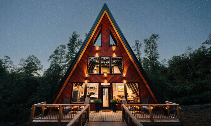 Campton Cabin | Hot Tub | Romantic 3 Story A-frame | Firepit |Pets